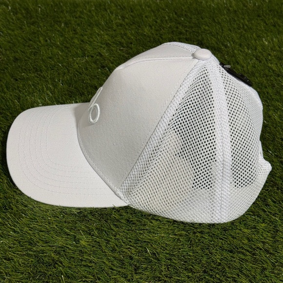 Alo yoga district trucker hat - White - Picture 2 of 6